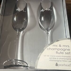 Mr & Mrs champagne flute set